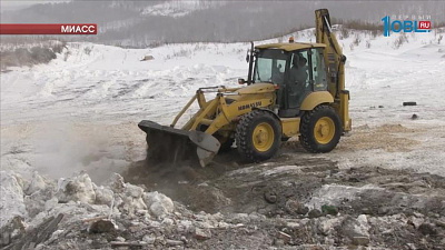  Горящую свалку со строительным мусором потушили