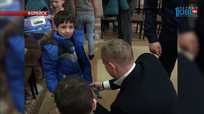 Детям из реабилитационного центра подарили теплые куртки 