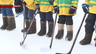 12-летним спортсменам за победу в соревнованиях вручили блокноты с пошлыми надписями