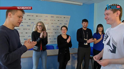 Владимир Бекеша получает 2 билета на хоккей за победу в розыгрыше