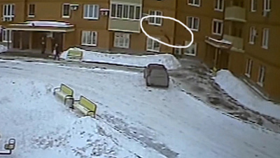 Падение челябинского школьника с восьмого этажа попало на видео