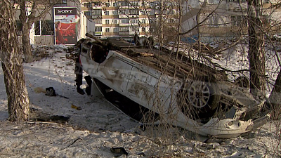 Легковушка перевернулась и улетела в кювет на проспекте Победы в Челябинске