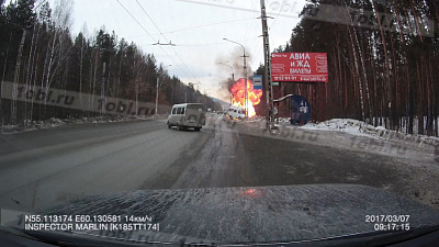 Взрыв маршрутки с пассажирами на полном ходу попала на видео
