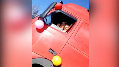 Свадьбу в кабине фуры сняли на видео водители Копейска