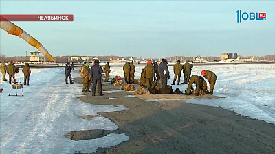 В ЧВВАКУШе для курсантов проводят тренировочные прыжки с парашютами