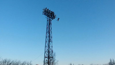 Миасец спрыгнул с вышки на стадионе 