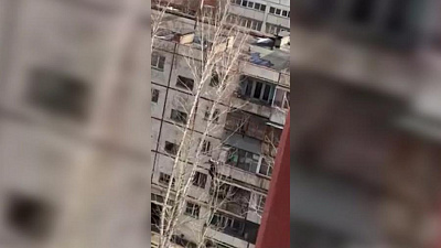 Челябинец упал с высоты пятого этажа перебираясь по балконам