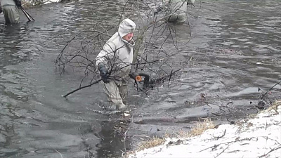 Отряд спасателей готовят реки к паводку