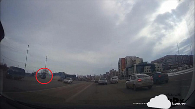 Легковой автомобиль несколько раз перевернулся на дороге в Магнитогорске 