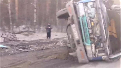 На трассе М5 перевернулся цементовоз 