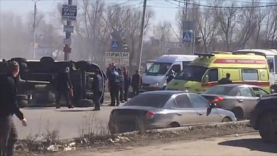 Ехавший на вызов автомобиль скорой помощи перевернулся 