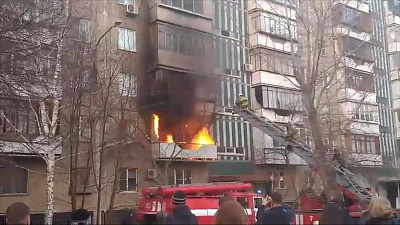 Пожар на балконе челябинской многоэтажки сняли на видео 