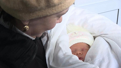 Пассажирка плацкартного вагона получила свидетельство о рождении в поезде