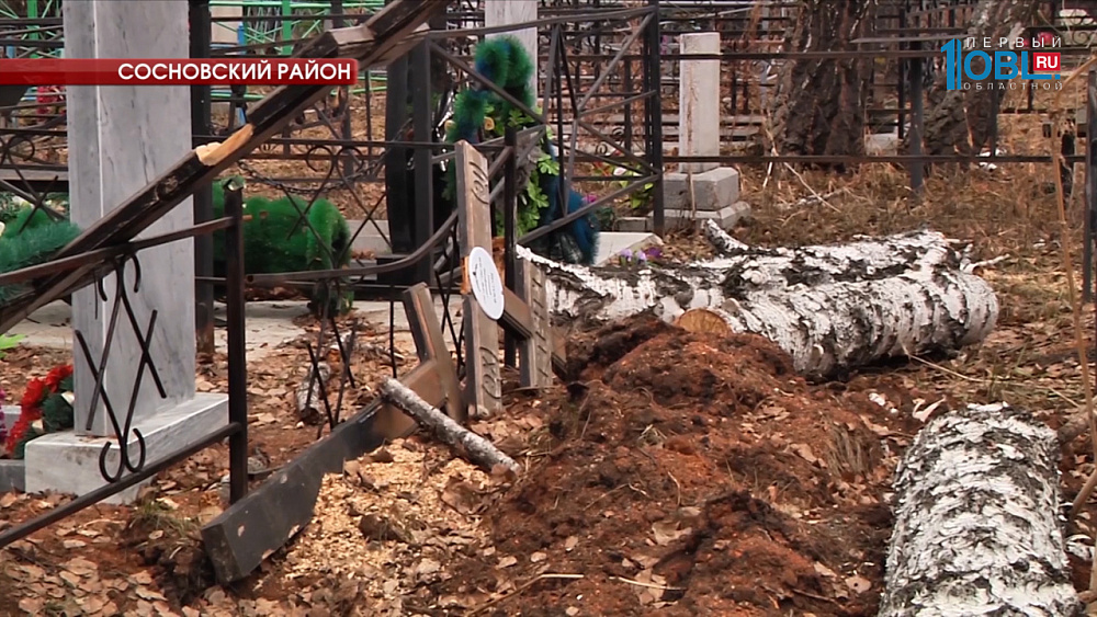 Неподалеку от поселка Рощино разрушено кладбище