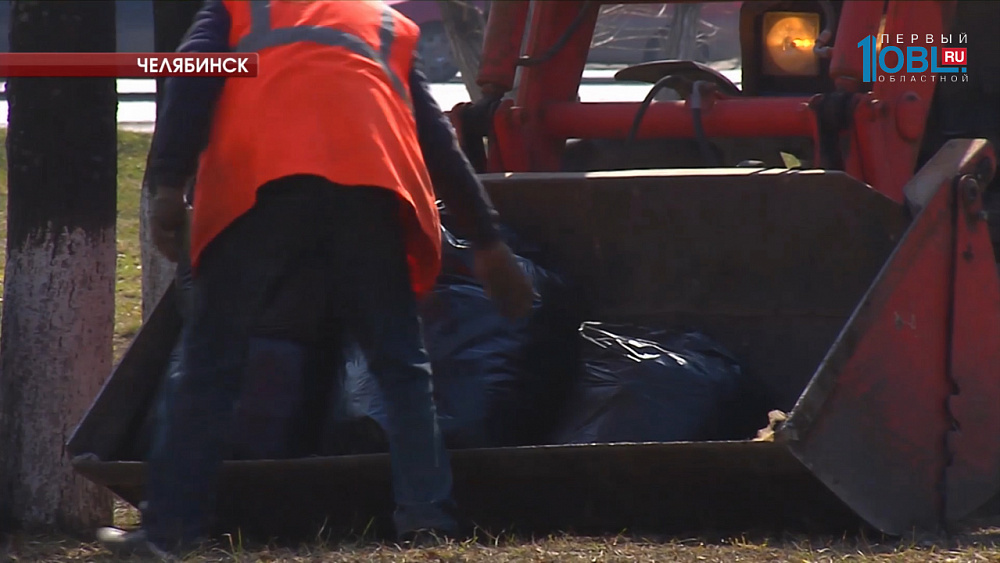 Евгений Тефтелев провел выездное совещание по уборке города