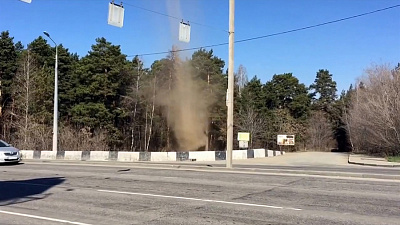 Песчаный смерч сняли на видео в Челябинске