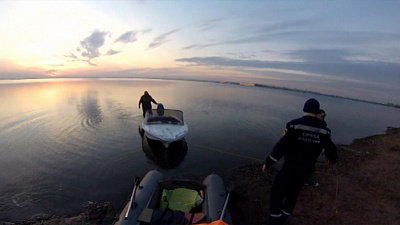 Рыбаки ночью застряли на Первом озере