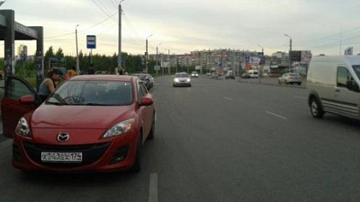 Автоледи сбила маму с ребенком, переходивших дорогу по светофору в Челябинске