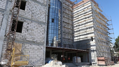 В новом здании онкологической поликлиники Челябинска начались отделочные работы