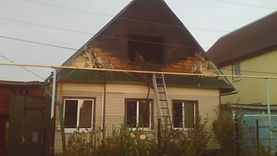 Жилой дом сгорел в Каслях во время грозы