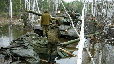 В ходе учений на Чебаркульском полигоне утонул танк Т-72, экипаж чудом выжил