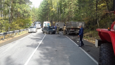 «Волга» залетела под встречный грузовик на трассе под Миассом: есть погибшие