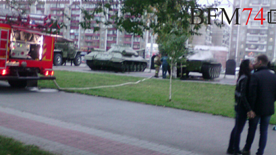 В саду Победы подростки пытались поджечь выставочный танк