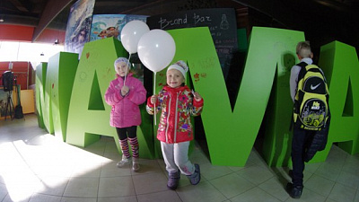 Открытый микрофон: дети поздравят своих мам с «профессиональным» праздником