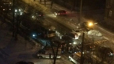 Троллейбус попал в ДТП с 5 машинами в Челябинске: есть пострадавшие