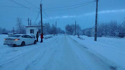 Иномарка сбила шлагбаум на железнодорожном переезде в Челябинске: есть пострадавшие