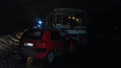 Иномарка отрикошетила в лоб маршрутки после ДТП в Челябинске