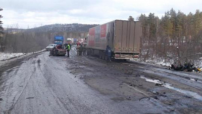 Nexia протаранила под встречный грузовик и при обгоне на трассе М-5: двое погибли