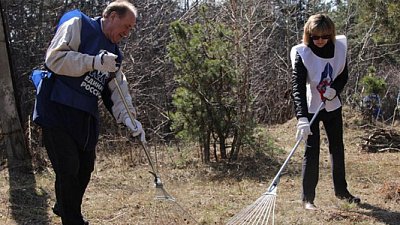 Массовые субботники проходят в Челябинске 