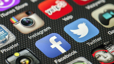 Банки собирают информацию о клиентах через смартфоны и в соцсетях