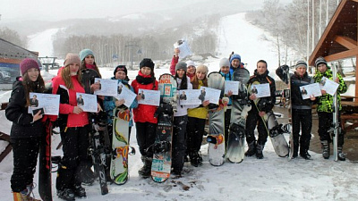 Школьники смогут бесплатно встать на горные лыжи или сноуборд в Челябинской области