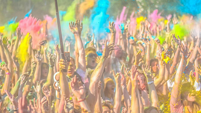 Митрополит Никодим предложил запретить в России индийский праздник красок Холи