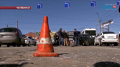 В аварию на крупном перекрестке попало 9 автомобилей