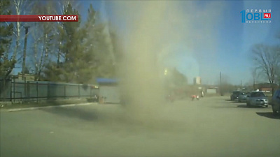 В Челябинске на видео сняли песчаный "смерч"