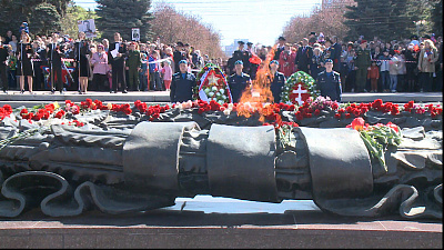 Возложение венков к Вечному огню