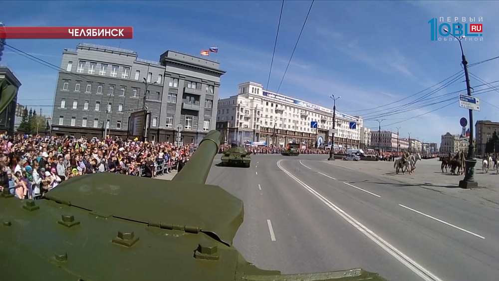 Торжественное построение впервые сняли из самоходной установки