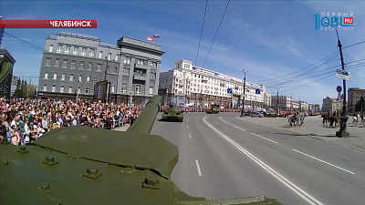 Торжественное построение впервые сняли из самоходной установки