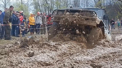 Грязные приключения внедорожников в Аше