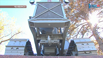 Памятник первому трактору ЧТЗ отреставрировали