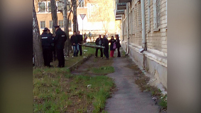 8-летняя девочка погибла после падения с балкона в Златоусте