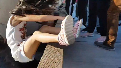 Нападение морского льва на ребенка 