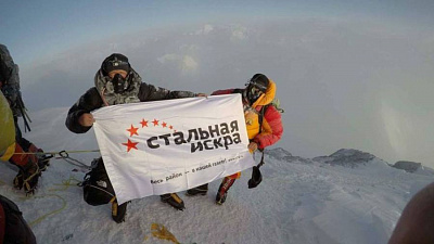 Южноуральский бизнесмен стал первым россиянином, поднявшимся в этом году на Эверест