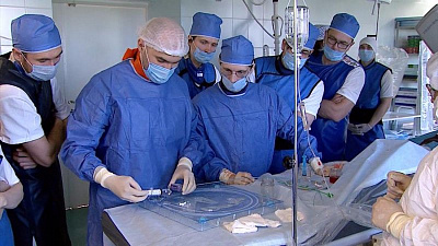 В Челябинске провели мастер-класс по стентированию сонной артерии 