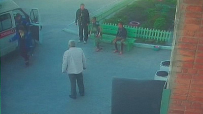 Очевидец рассказал, как спасал горящих в лифте подростков