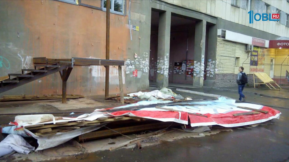 В Челябинске устраняют последствия урагана