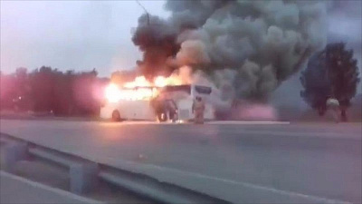 Пассажирский автобус загорелся на ходу 